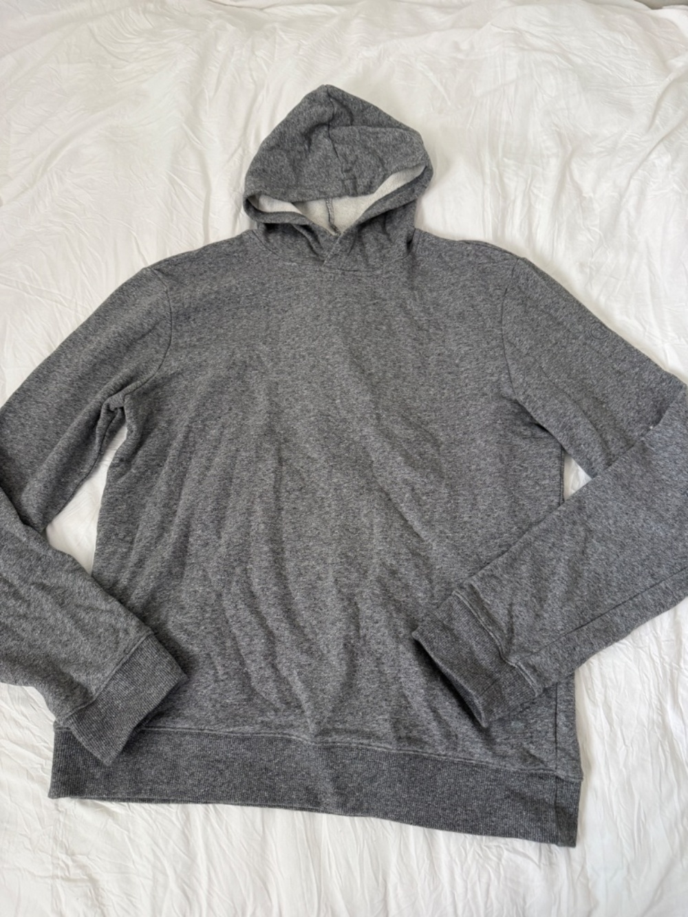 vuori pullover hoodie   size large   details: -perfect condition  -no flaws  -he